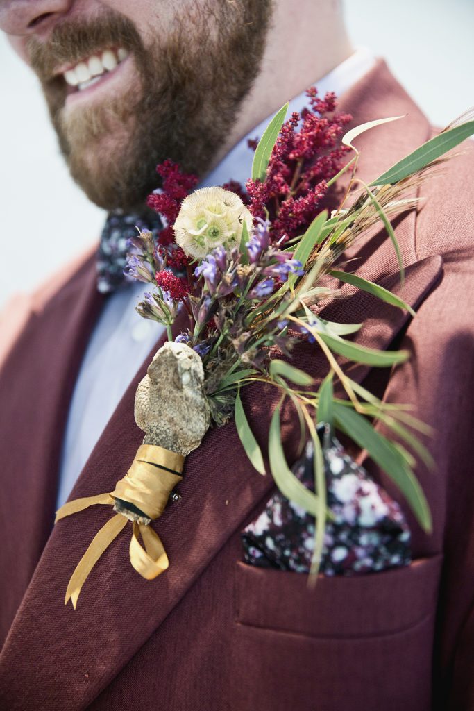 MoodyStyledShoot_1019-resized-Boutonniere