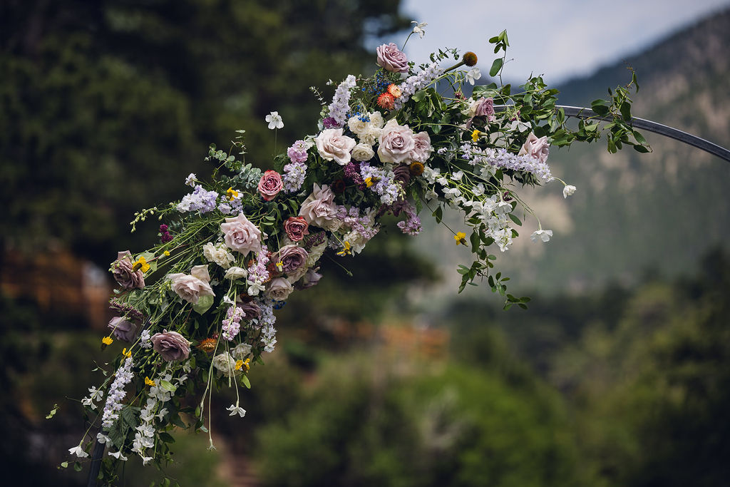 wild-blossoms-vera-christian-the-landing-estes-park-wedding-web-41 estes park wedding flowers at the landing lush pastels on a circle ceremony arch